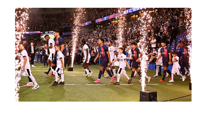 Stade de football rempli, diffusé en 4K via un abonnement IPTV 12 mois